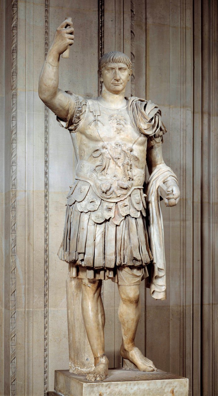 Rooman keisari Trajanuksen (Marcus Ulpius Traianus tai Traiano) (53-117 jKr) patsas seisomassa, taistelulaiva. Noin 108 jKr. Aurinko 2 m Pariisi, Louvre-museo tekijältä Roman