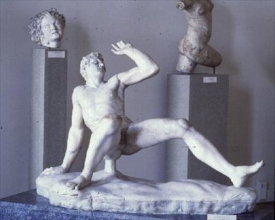 Patsas kaatuvasta Galliasta, kopio 3. vuosisadalla eKr. Pergamon koulun alkuperäisestä (marmori) tekijältä Roman