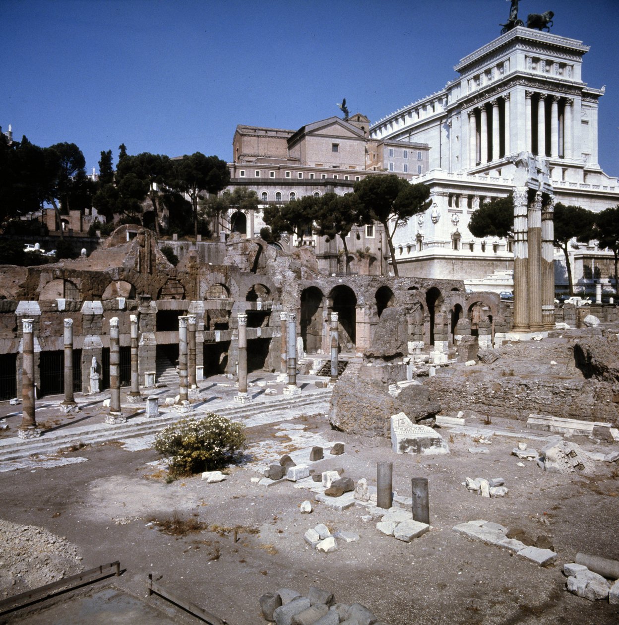 Caesar-foorumi alkoi vuonna -54 eKr. ja päättyi keisari Augustuksen (Octavianuksen tai Octavianuksen) (63 eKr. - 14) alaisuudessa. Rooma. tekijältä Roman