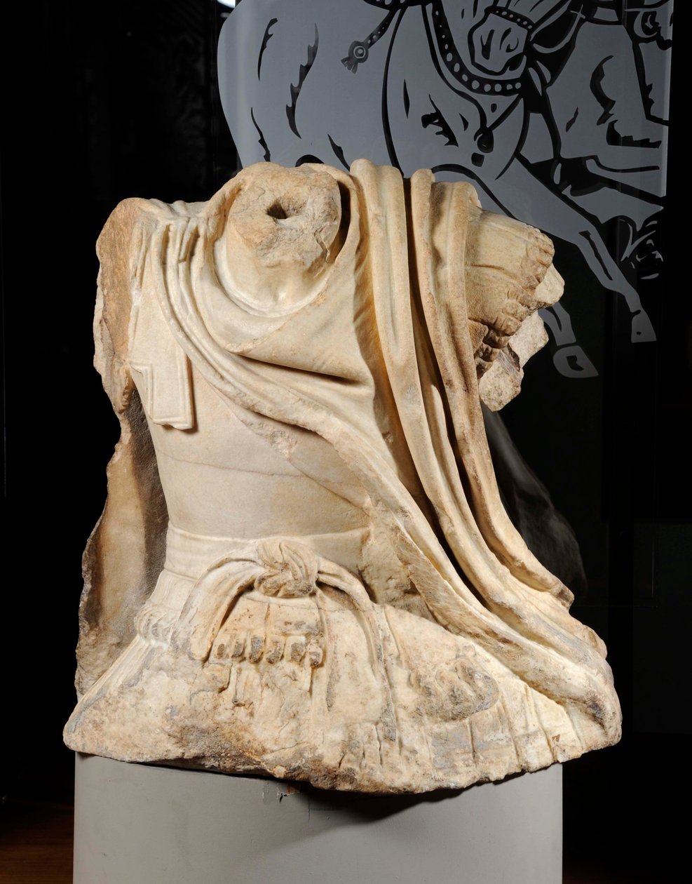 Lucio Licinio Murenan torso, joka on saanut inspiraationsa Dionille omistetun Lysippoksen pronssiryhmän hevosselässä Alexanderista, 67 jKr (marmori) tekijältä Roman