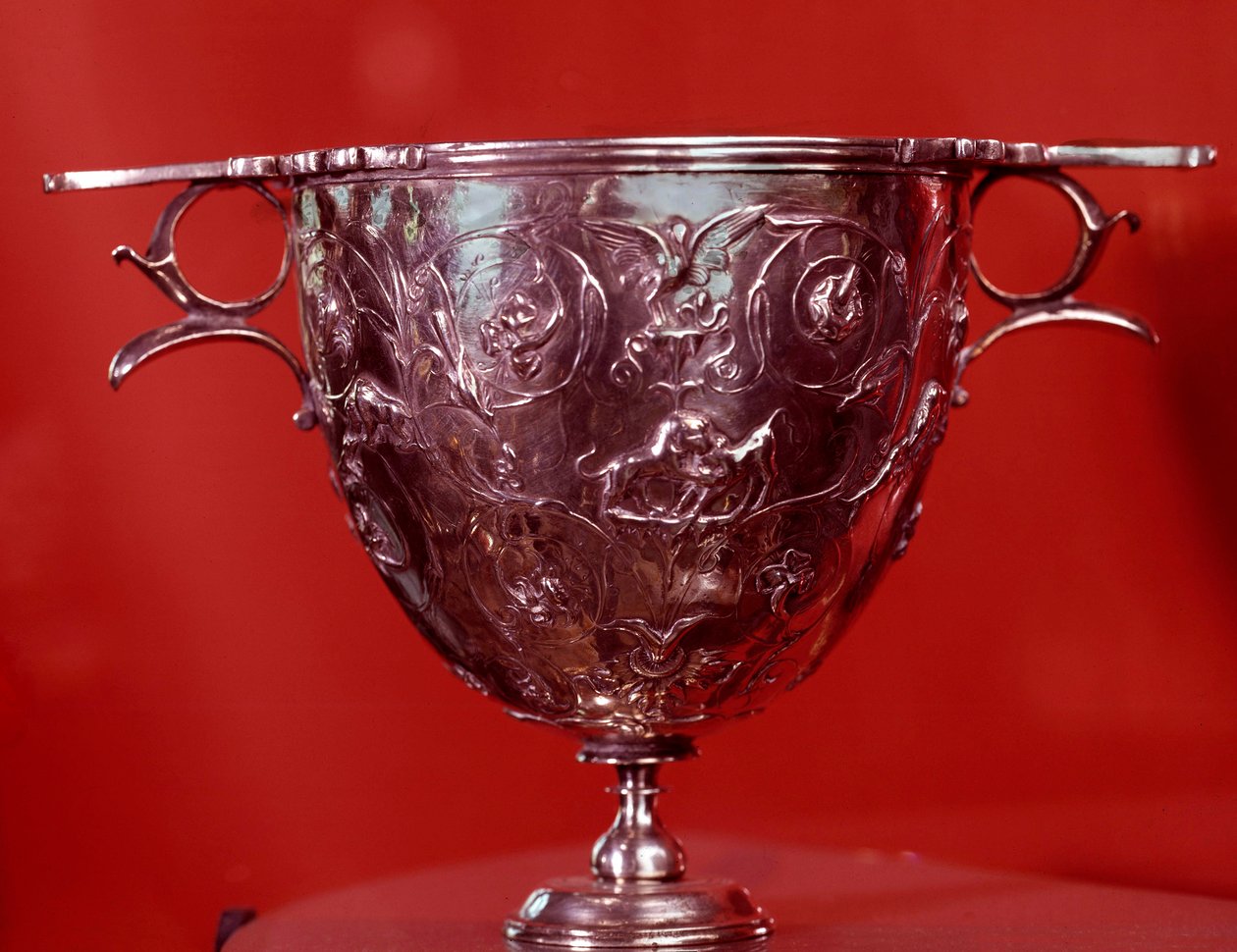 Tresor de Boscoreale: cantharic (juomamaljakko) plataanien lehdillä. 1. vuosisadan loppu eKr. - 1. vuosisadalla jKr. Aurinko 0,17 m. Pariisi, Louvre-museo tekijältä Roman