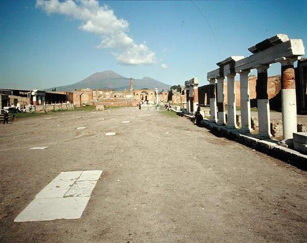 Näkymä foorumille Vesuvius taustalla tekijältä Roman