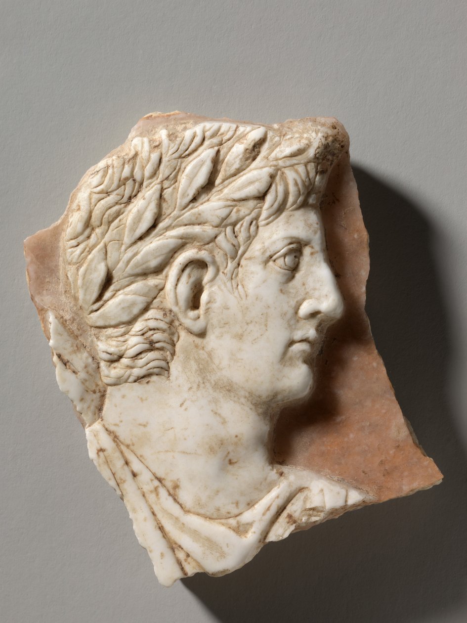 Cameo, jossa on keisari Augustuksen muotokuva tekijältä Roman Imperial Period
