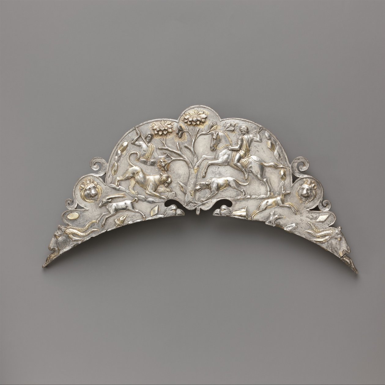 Suuren lautasen hopeinen kahva, 2.-3. vuosisadan alku jKr. (hopeaa ja kultaa). tekijältä Roman Imperial Period