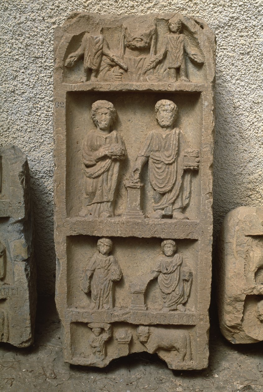 Stela ihmishahmoilla, korkea keisarillinen aika (27 eKr.-395 jKr.) tekijältä Roman Imperial Period