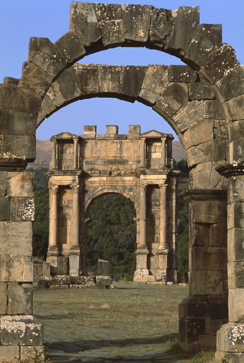 Keisari Caracallan kunniaksi rakennettu riemukaari, korkea keisarillinen aika (27 eKr.-395 jKr.) tekijältä Roman Imperial Period