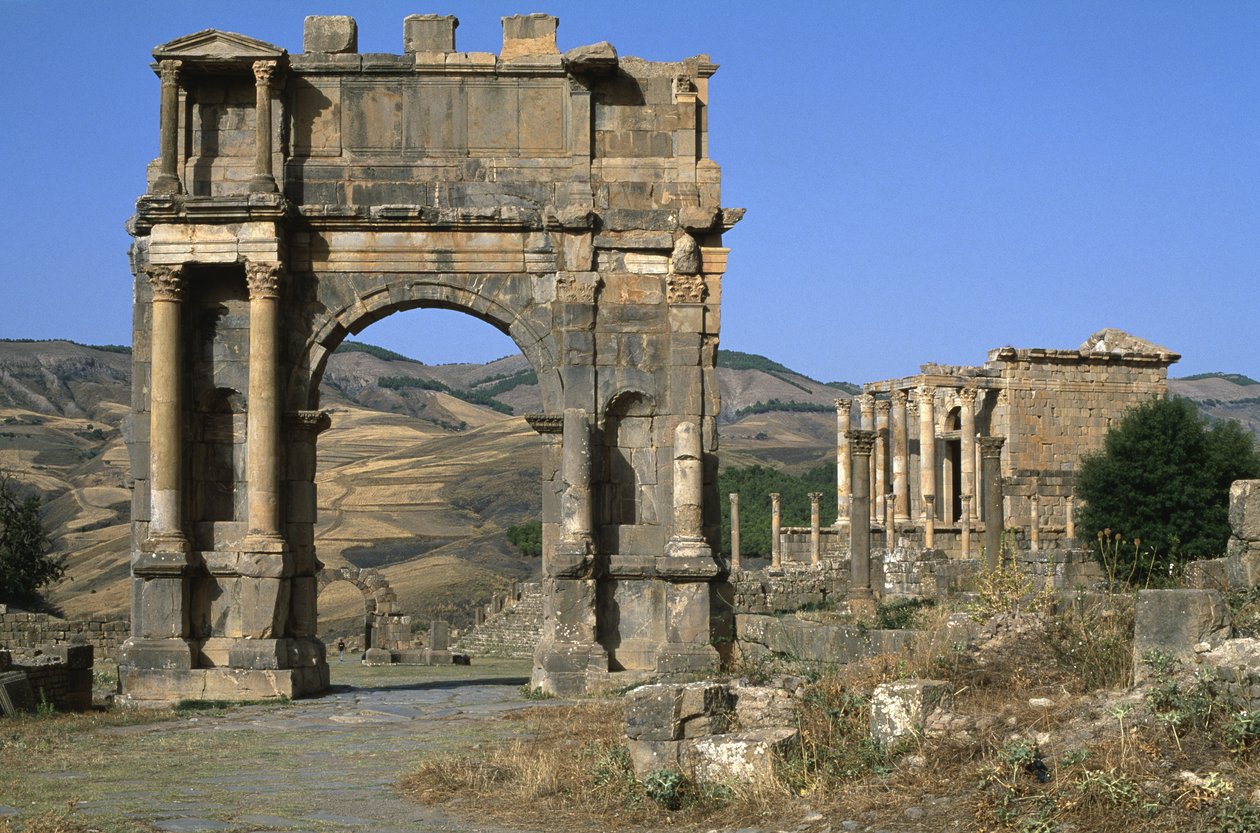 Keisari Caracallan kunniaksi rakennettu riemukaari, korkea keisarillinen aika (27 eKr.-395 jKr.) tekijältä Roman Imperial Period