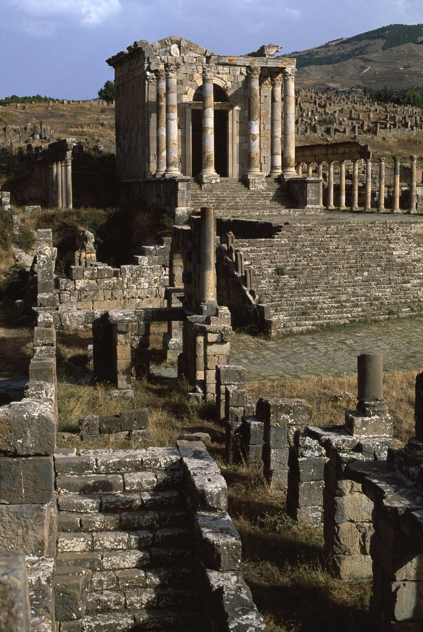 Näkymä Septimian-perheen temppelistä, korkea keisarillinen aika (27 eKr.-395 jKr) (katso myös 267063 ja 267065) tekijältä Roman Imperial Period