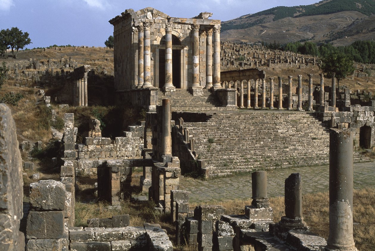 Näkymä Septimian-perheen temppelistä, korkea keisarillinen aika (27 eKr.-395 jKr) (katso myös 267064 ja 267065) tekijältä Roman Imperial Period