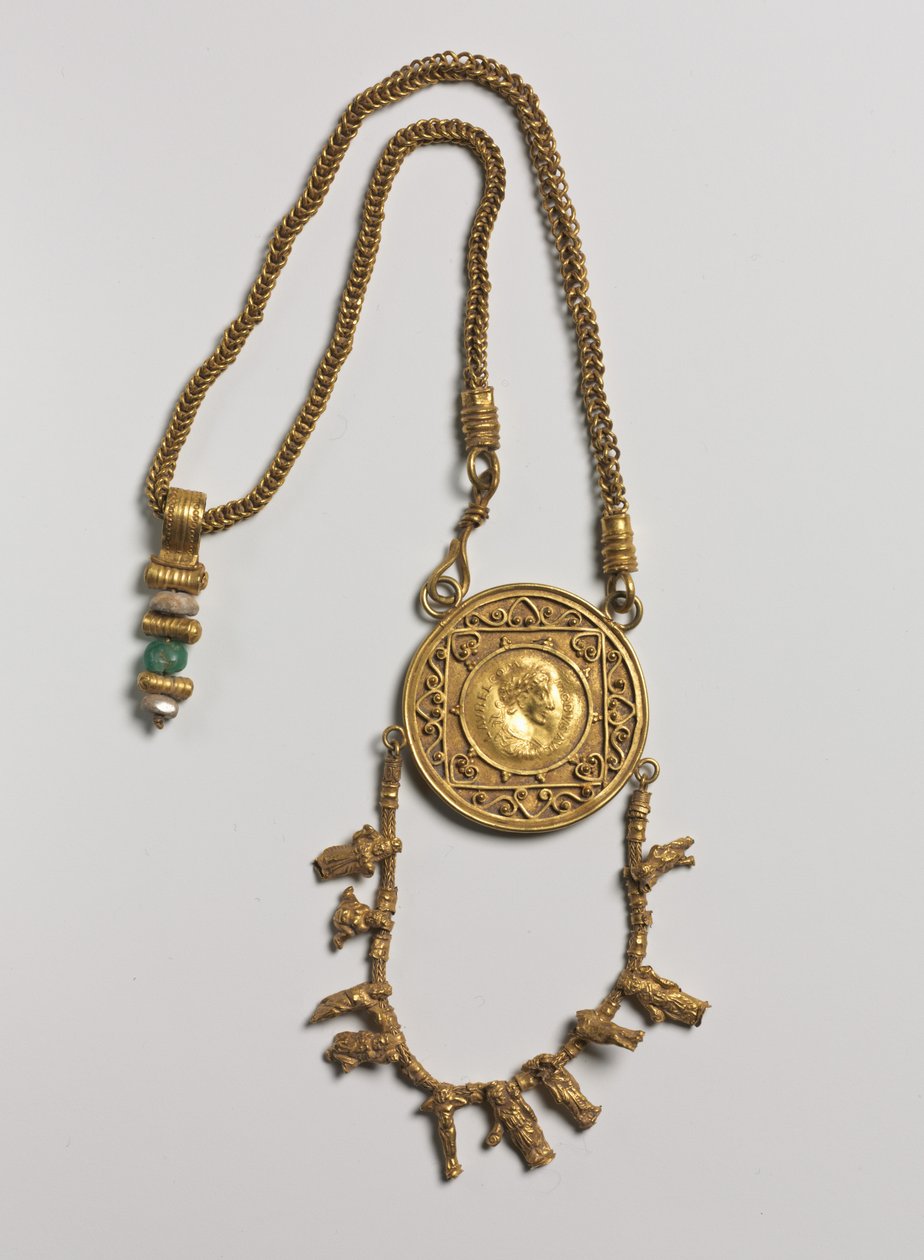 Kaulus medaljongilla ja riipuksella, 200-300 tekijältä Roman Period Egyptian