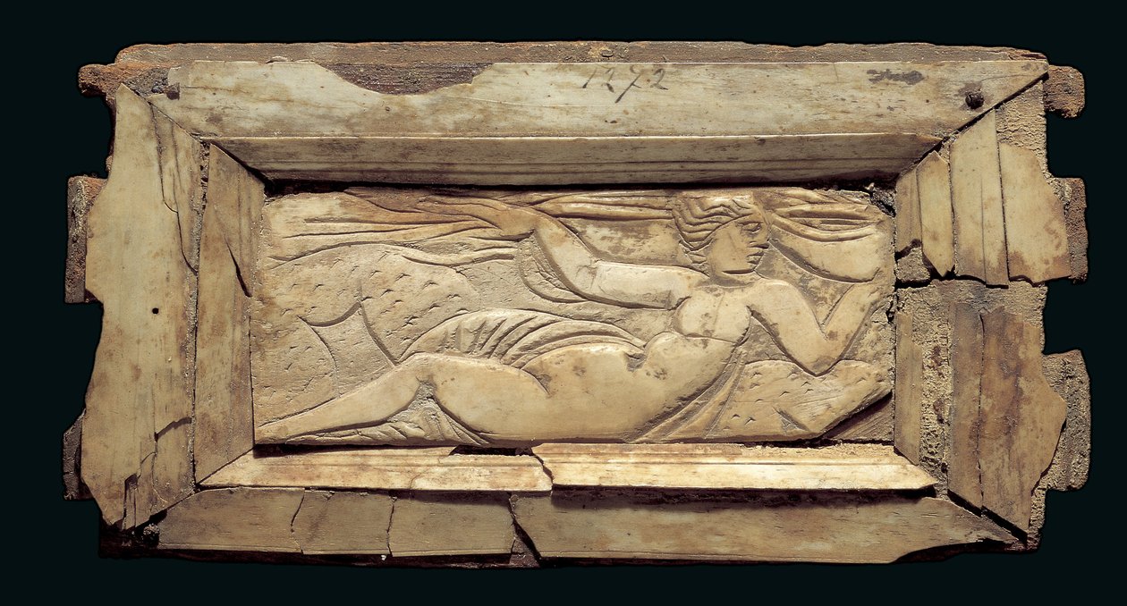 Kehystetty plakki, jossa naishahmo, Egyptistä, 3. vuosisadan lopusta 4. vuosisadan alkuun jKr. (luu) tekijältä Roman Period Egyptian