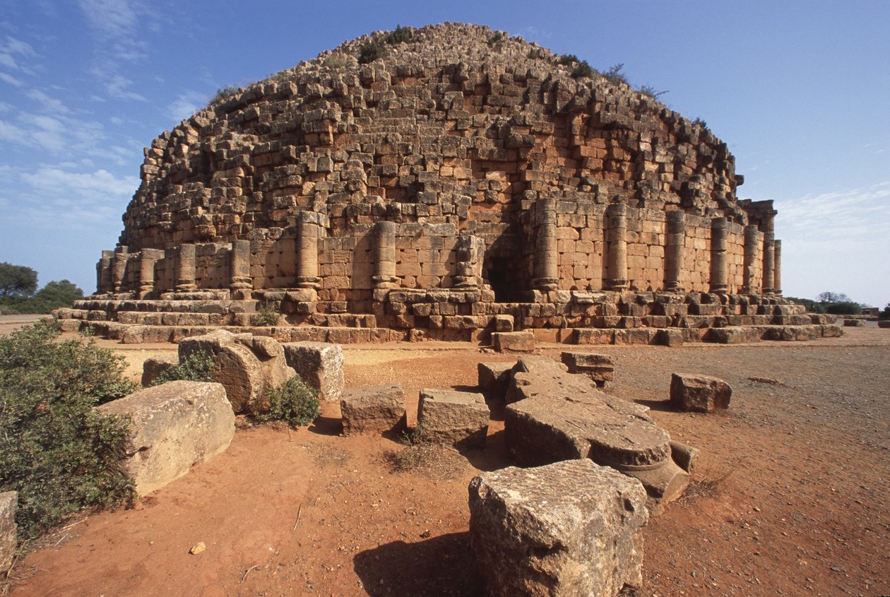 Mauritanian kuninkaallinen mausoleumi, jota kutsutaan Kristityn haudaksi valeoviin valettujen ristien vuoksi (katso myös 233874) tekijältä Roman Republican Period