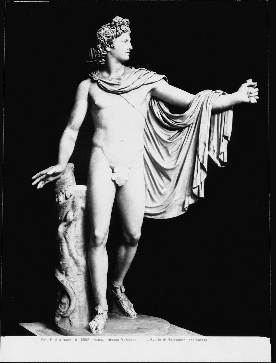 Apollo Belvedere, roomalainen kopio kreikkalaisesta 4. vuosisadalla eKr. alkuperäisestä (marmori) (m/v kuva) (kunnostuksen jälkeen) tekijältä Roman Roman