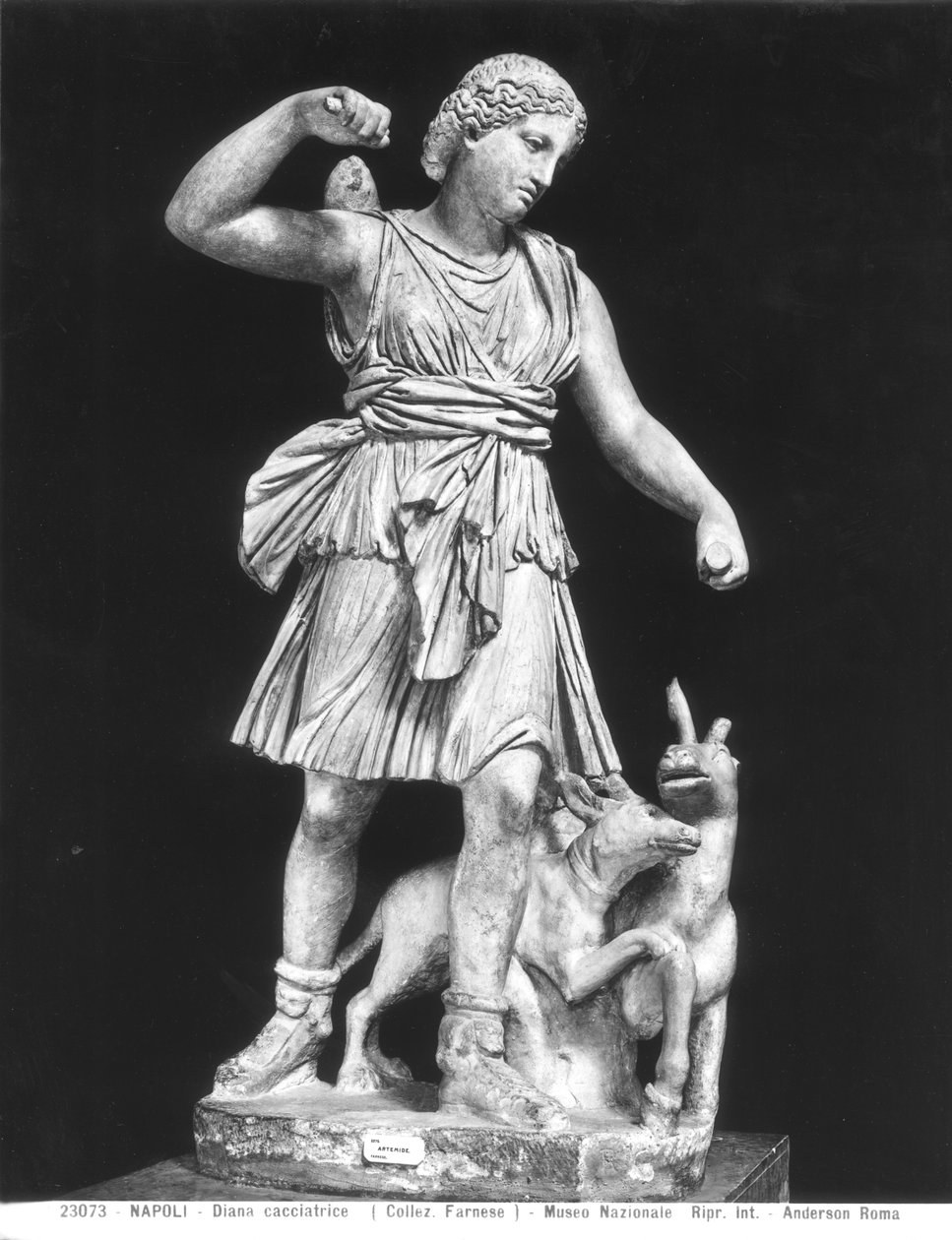 Artemis, kopio 4. vuosisadalla eKr. alkuperäisestä (kivi) (m/v kuva) tekijältä Roman Roman