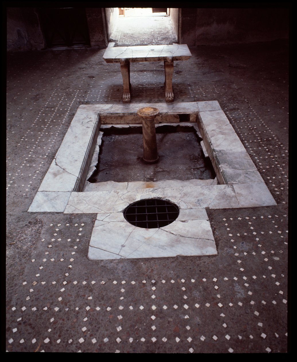 Puisen väliseinän talon atrium, 5. vuosisadalla eKr. - 1. vuosisadalla jKr tekijältä Roman Roman