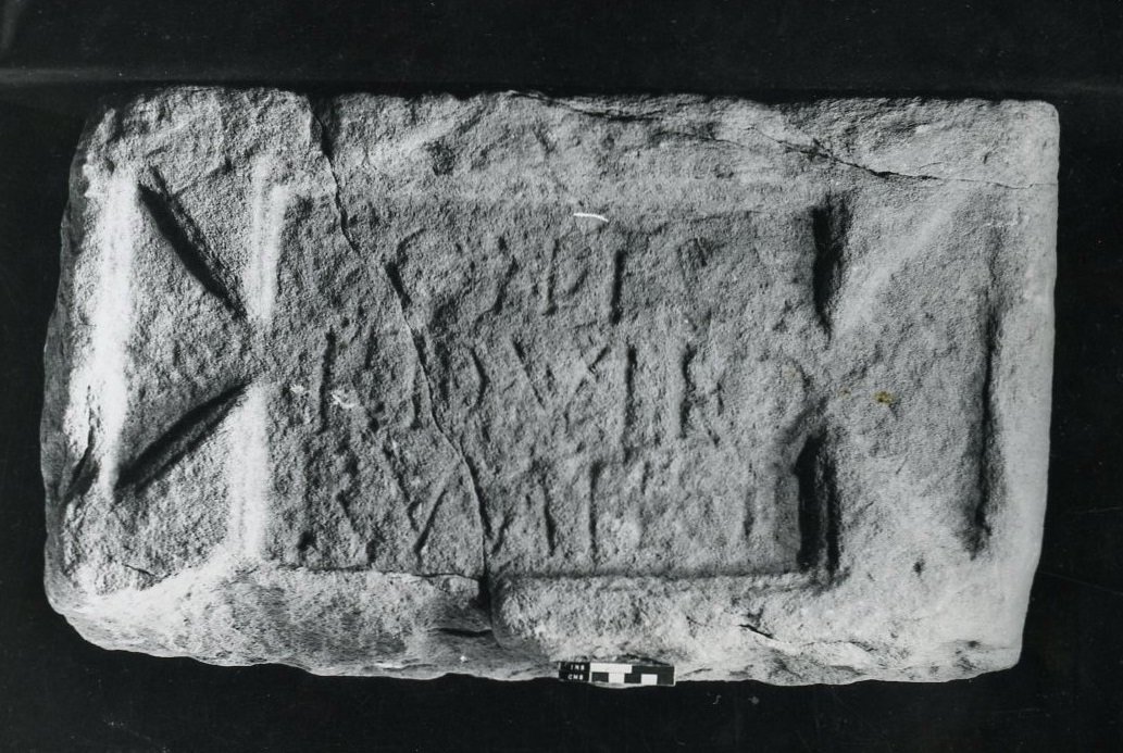 Cohin vuosisadan kivi. I Vardullorum (kivi) tekijältä Roman Roman