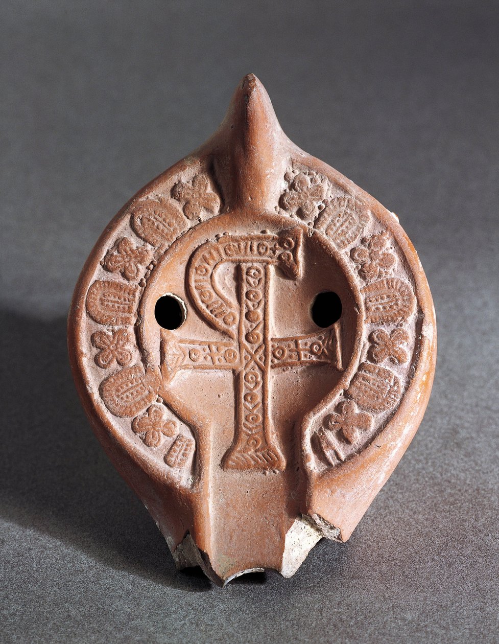 Koristeltu valaisin Chi-Rho, terrakotta tekijältä Roman Roman
