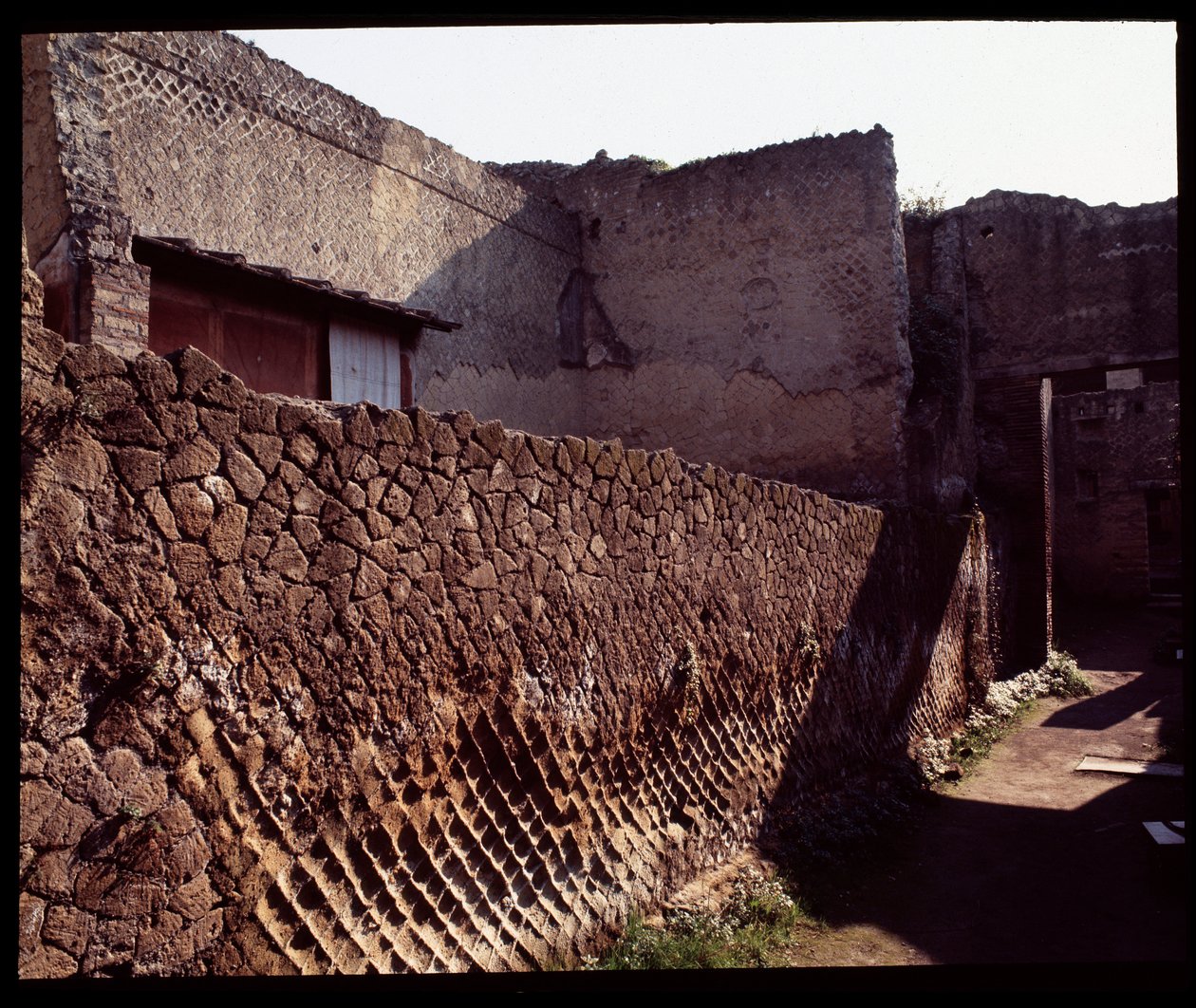 Yksityiskohta roomalaisista rakennuksista (sekatyö (tai Opus vagecum ja Opus-kompleksi), 5. vuosisadalla eKr. - 1. vuosisadalla jKr. tekijältä Roman Roman
