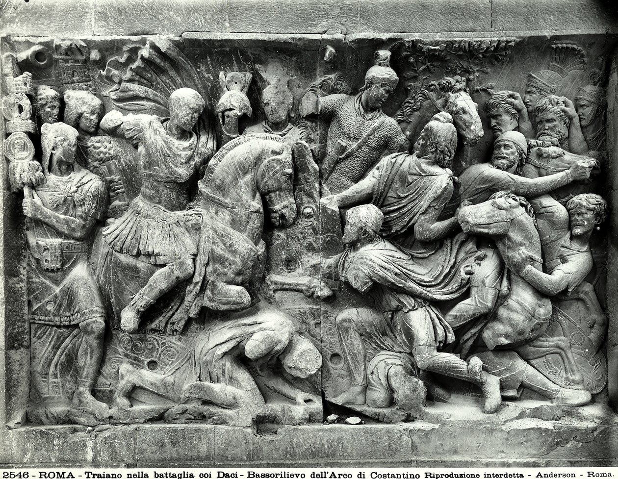 Yksityiskohta suuresta Trajanuksen friisistä, joka sijaitsee Konstantinuksen kaaressa, Forum Romanumissa (marmori) tekijältä Roman Roman