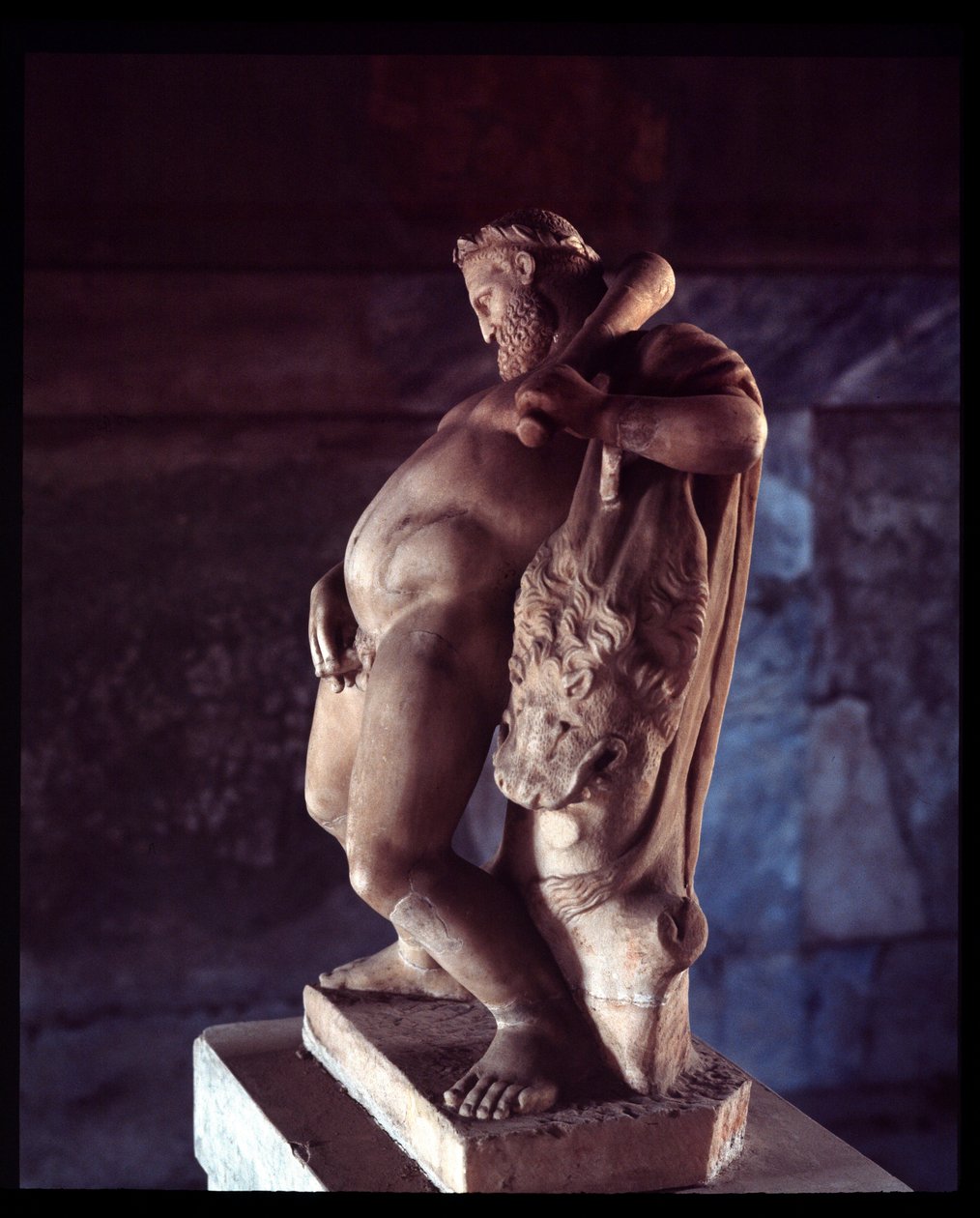 Humalassa Hercules. Veistos House of Deers, 5. vuosisadalla eKr. - 1. vuosisadalla jKr tekijältä Roman Roman
