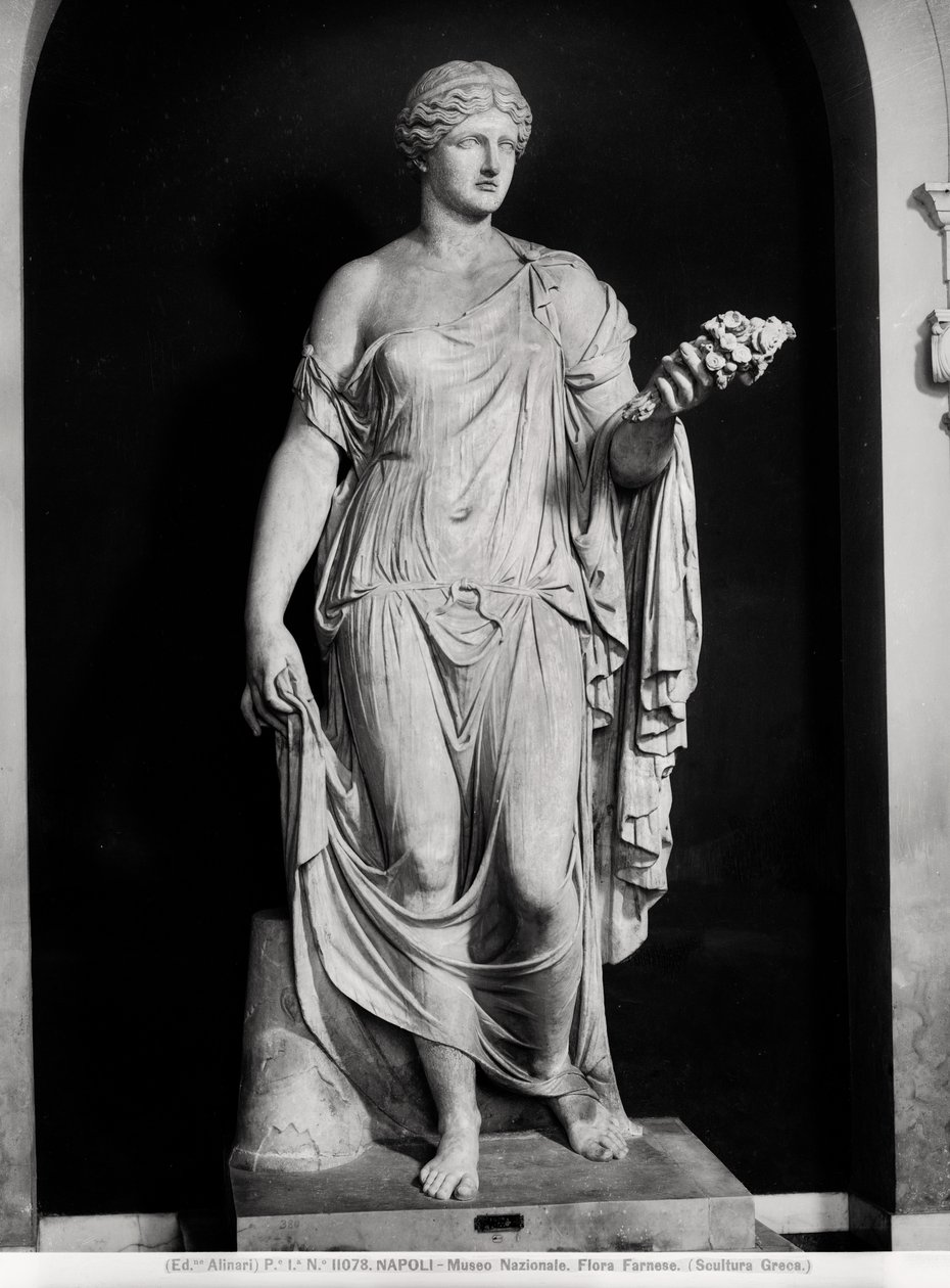 Naispatsas nimeltä Flora Farnese, 2.-3. vuosisadalla jKr (marmori) (mv/w kuva) tekijältä Roman Roman