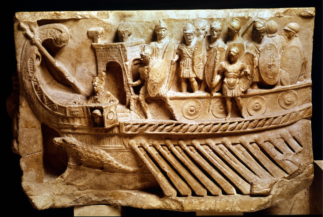 Matala roomalainen biremiä kuvaava reliefi. Jousen alla näkyy krokotiili. Vatikaani, Vatikaanikaupunki, paavin muistomerkit, museot ja galleriat. tekijältä Roman Roman