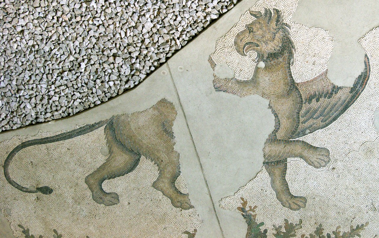Leijonagriffonia kuvaava mosaiikki, Arasta Bazaar, Sultan Ahmetin moskeija, Istanbul. tekijältä Roman Roman