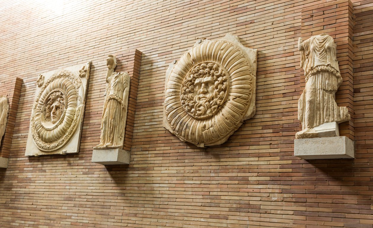 Pääsalin seinällä laatat tekijältä Roman Roman