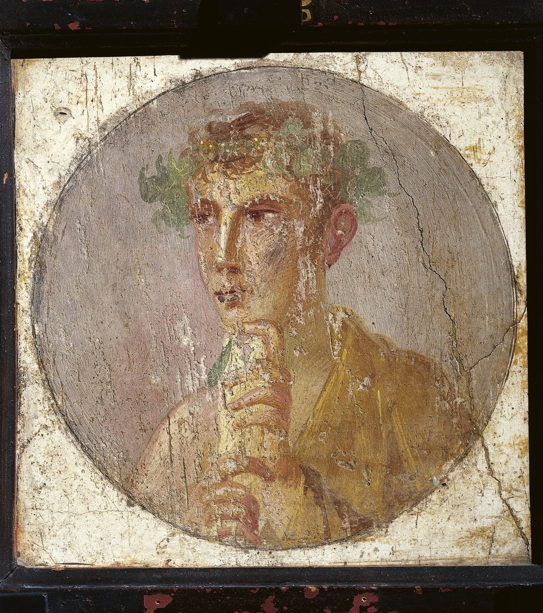 Muotokuva nuoresta miehestä pitelemässä papyruskääröä Italiasta, Campaniasta, Pompejista, maalaus kipsille, 55-79 jKr. tekijältä Roman Roman
