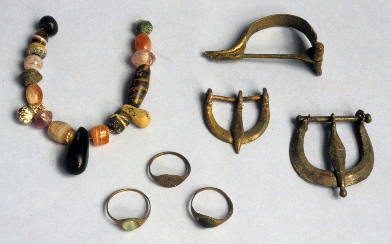 Sormukset, soljet ja fibulae, Masada (sekoitettu media) tekijältä Roman Roman