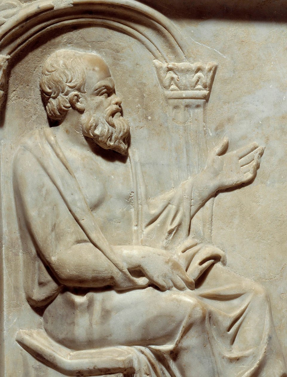 Rooman antiikki, muusojen sarkofagi: Sokrates (469-399 eKr.) Kreikkalainen filosofi muusansa kanssa. Yksityiskohta Paris Musee du Louvre. tekijältä Roman Roman