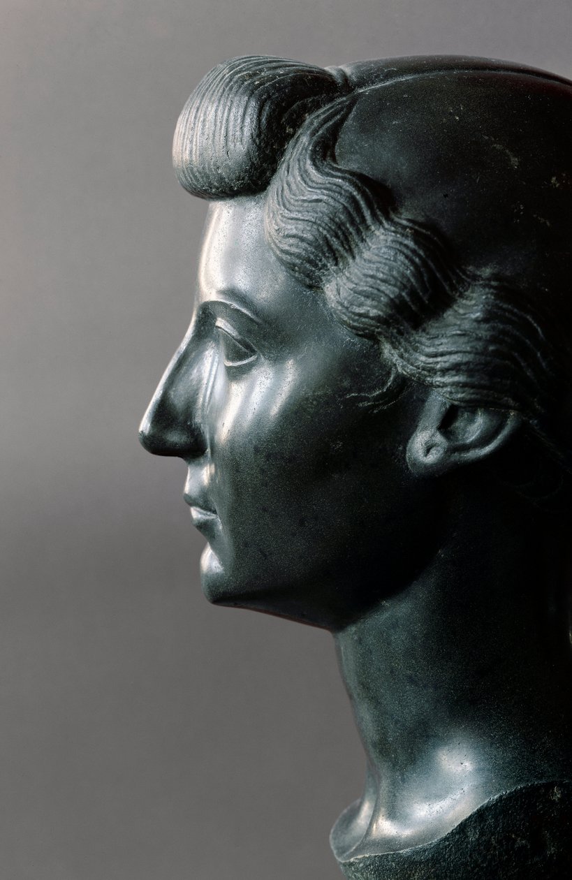 Roomalainen taide: Livian (55 eKr.-29 jKr.) rintakuva (Livia Drusilla Augusta), Rooman keisari Augustuksen (Octavianus, Octavianus tai latinaksi Gaius Julius Caesar Octavianus) vaimo (61 eKr.-14 jKr.). 31 eaa. Basalttiveistos. Himmeä. 0,32 m. Louvre-museo, tekijältä Roman Roman