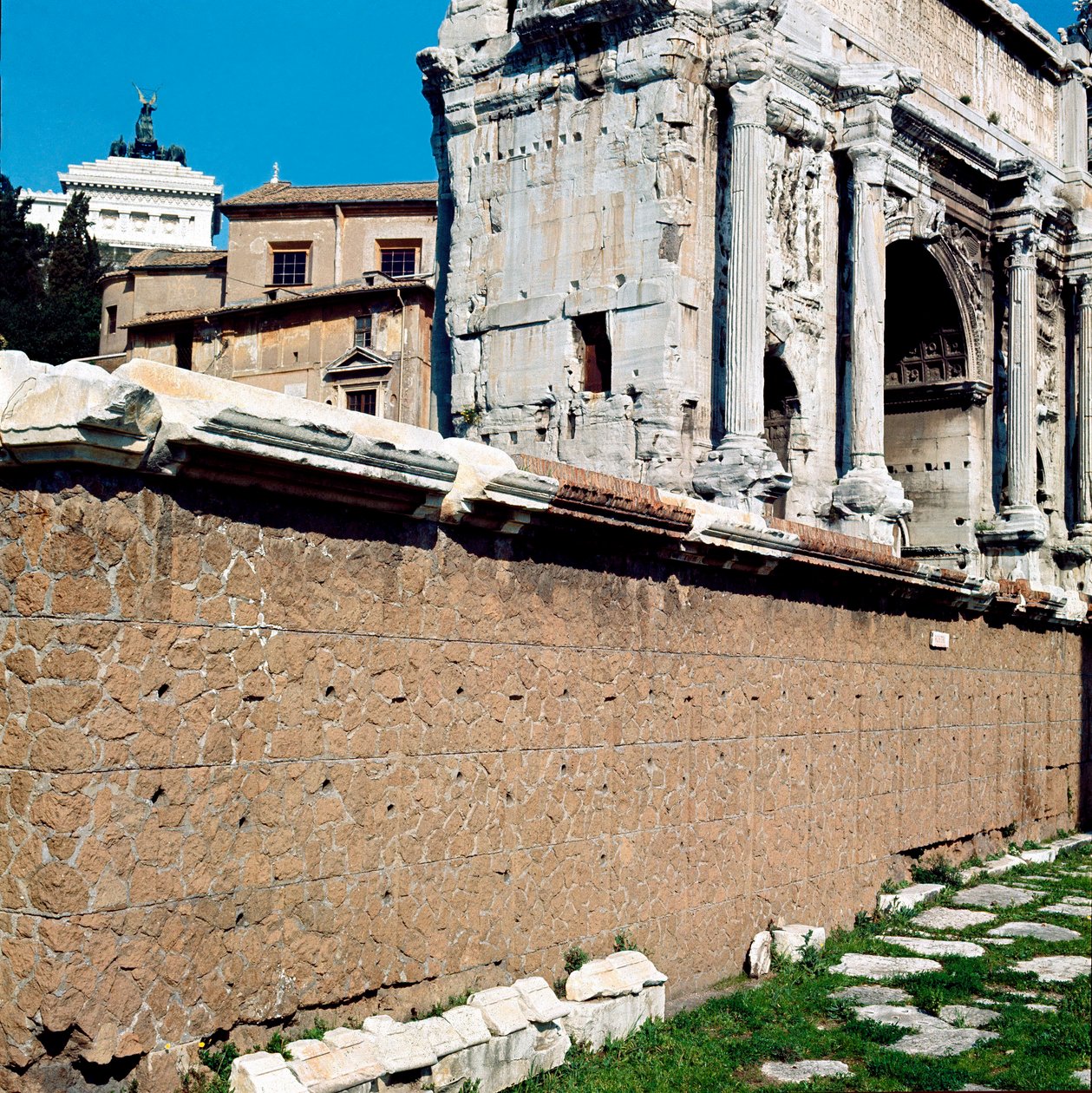 Forum Romanum: näkymä Rostrille (Rostra) (rostra), jossa kokoukset pidettiin. Rooma tekijältä Roman Roman