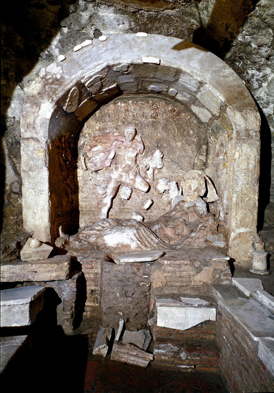 Roomalainen taide: näkymä Mithreumille (Mithraeum), Mithran kultille (Mythra tai Mitra) omistettu pyhäkkö. Pyhän Priscillan (santa prisca) katakombit Roomassa. tekijältä Roman Roman