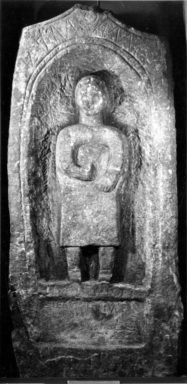 Roomalainen hautakivi, jossa on Pervican hautakirjoitus (hiekkakivi) tekijältä Roman Roman