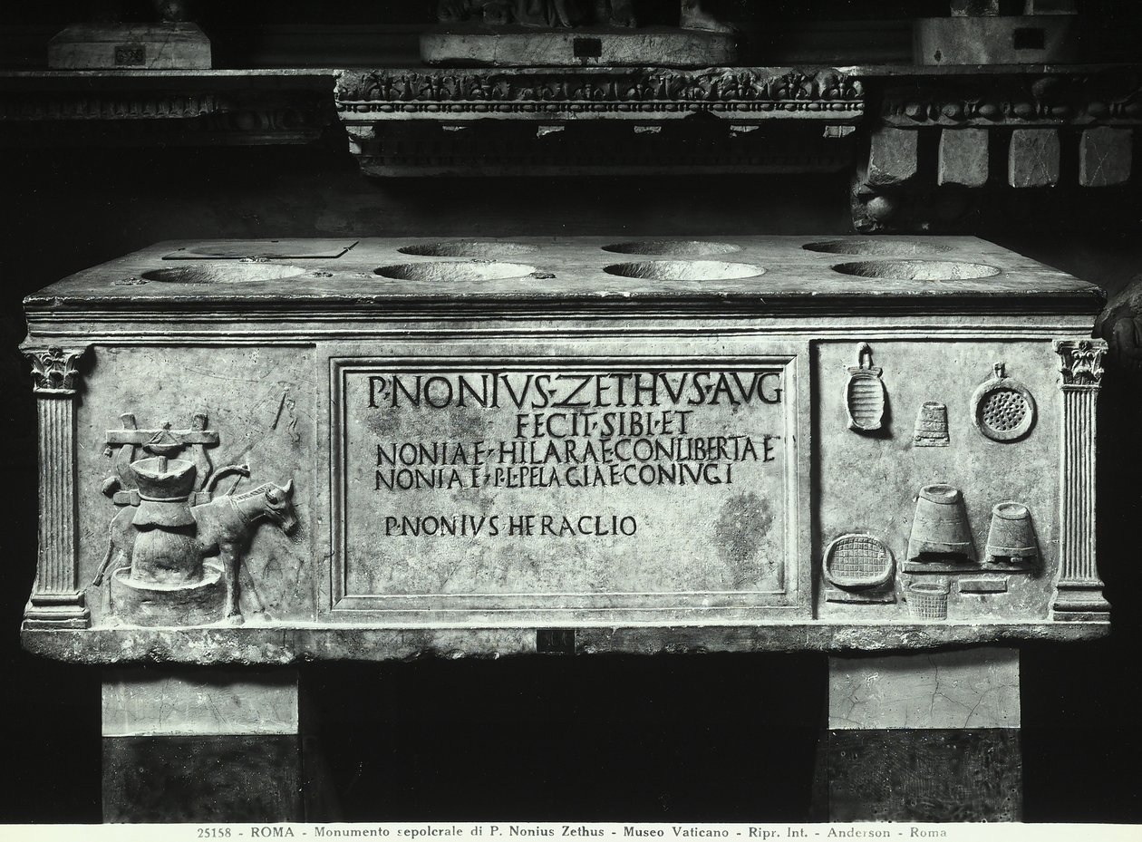 Nonius Zethuksen sarkofagi (marmori) tekijältä Roman Roman