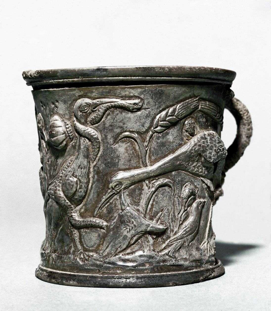 Hopeakuppi lintuilla ja vehnällä tekijältä Roman Roman