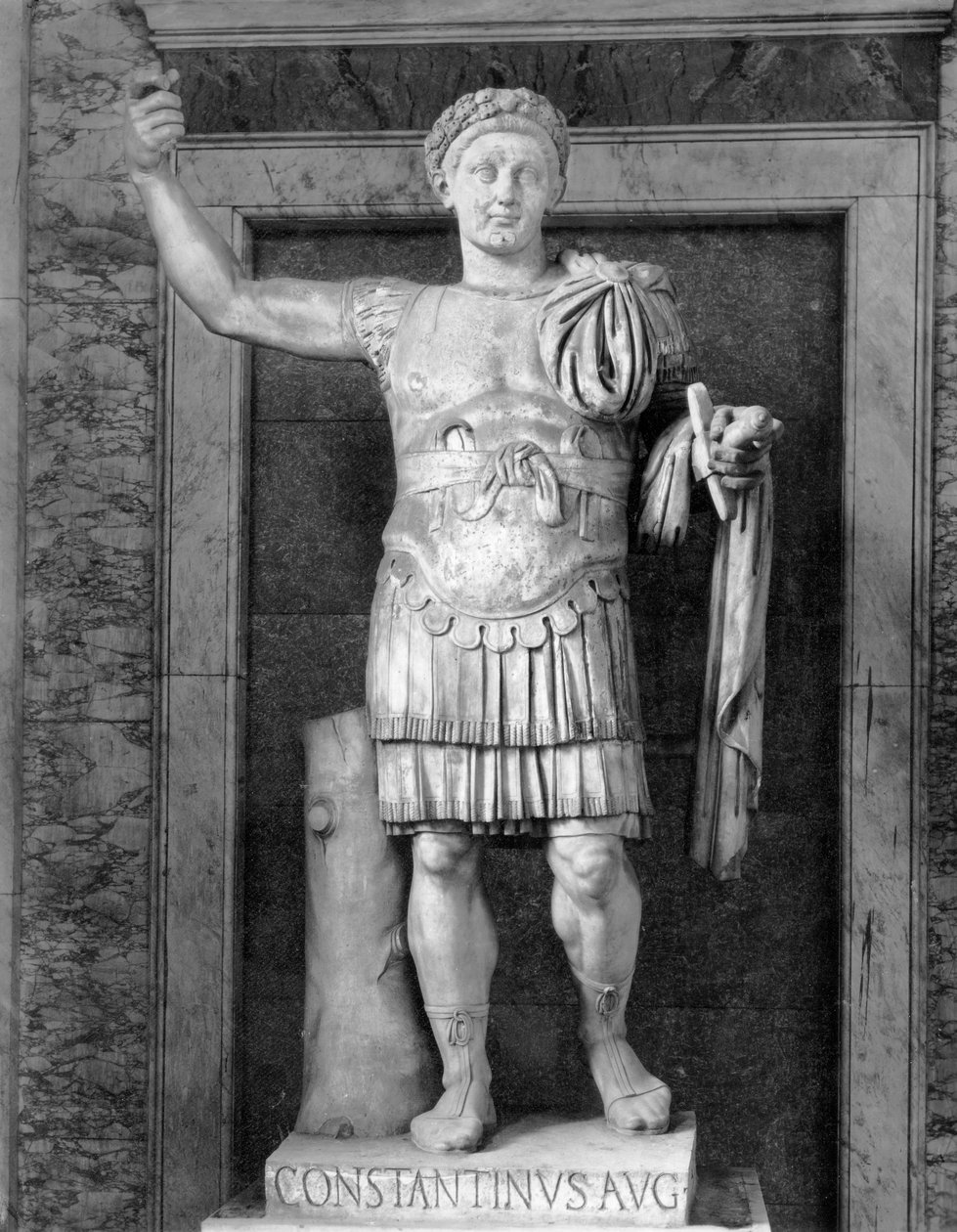 Keisari Konstantinuksen (jKr n. 274-337) patsas (marmori) (mv/w valokuva) tekijältä Roman Roman