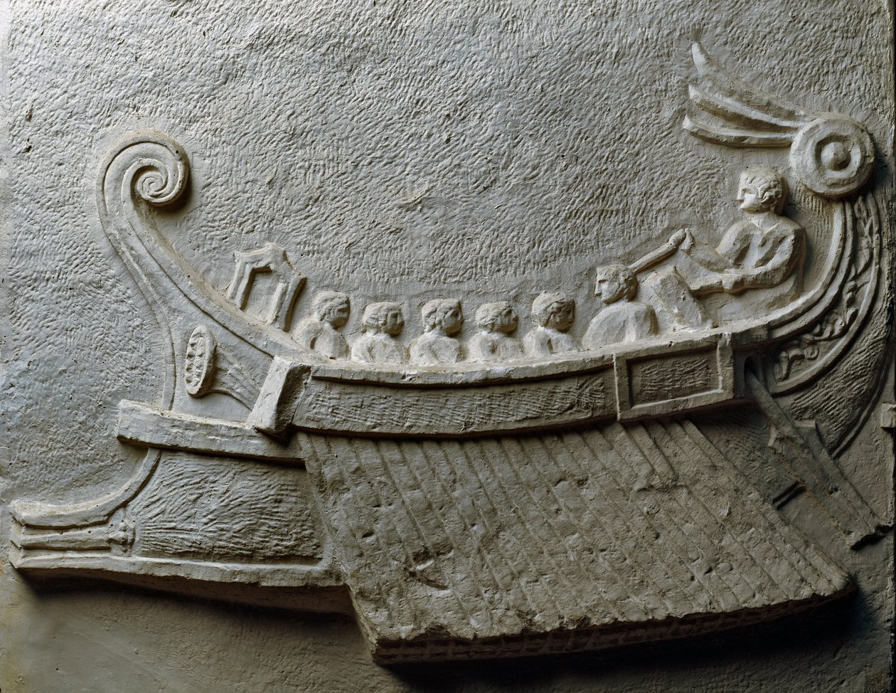 Trireme, joka kuljettaa aseistettuja sotilaita (Matala helpotus) tekijältä Roman Roman