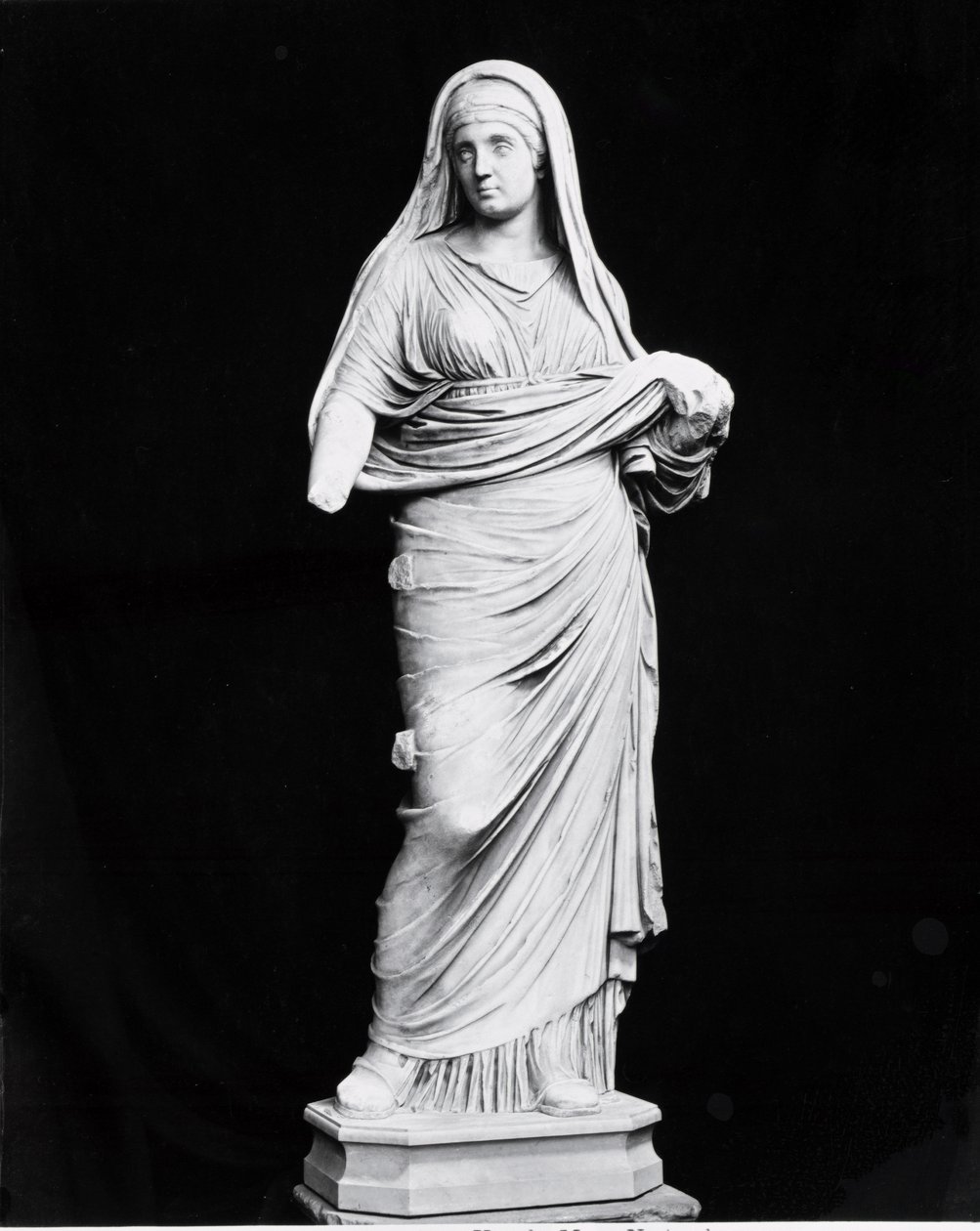 Vestal Virgin (marmori) (m/w kuva) tekijältä Roman Roman