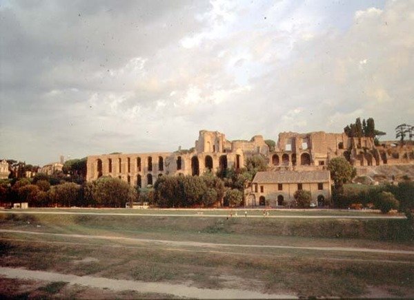 Näkymä Palatinukselle Circus Maximuksesta (kuva) (katso myös 99013) tekijältä Roman Roman