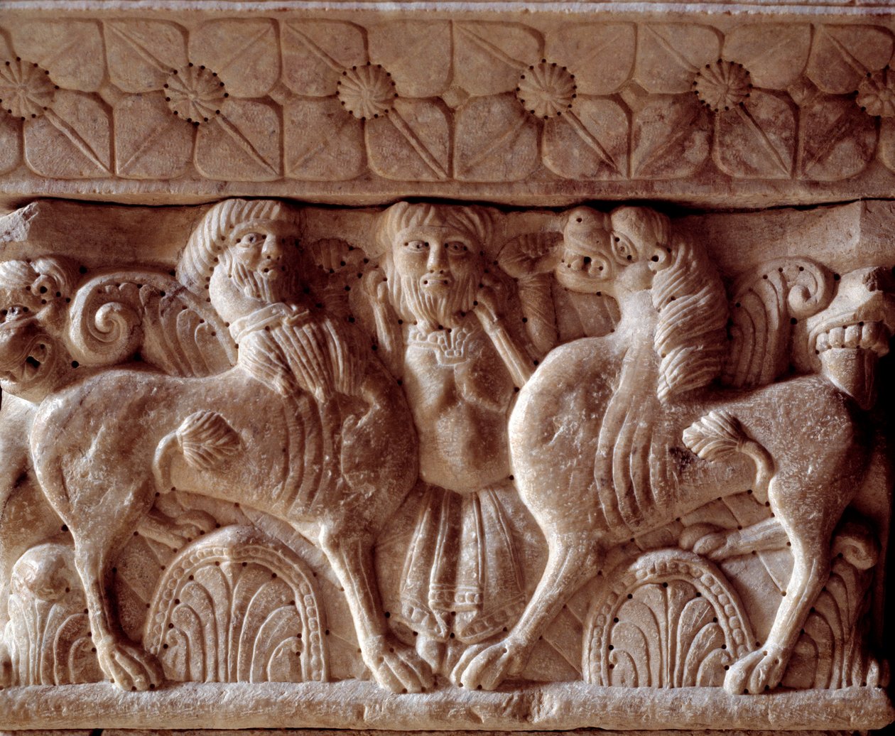 Kentauri ja leijona, veistetty pääkaupunki Prioryn tribüünissä tekijältä Romanesque