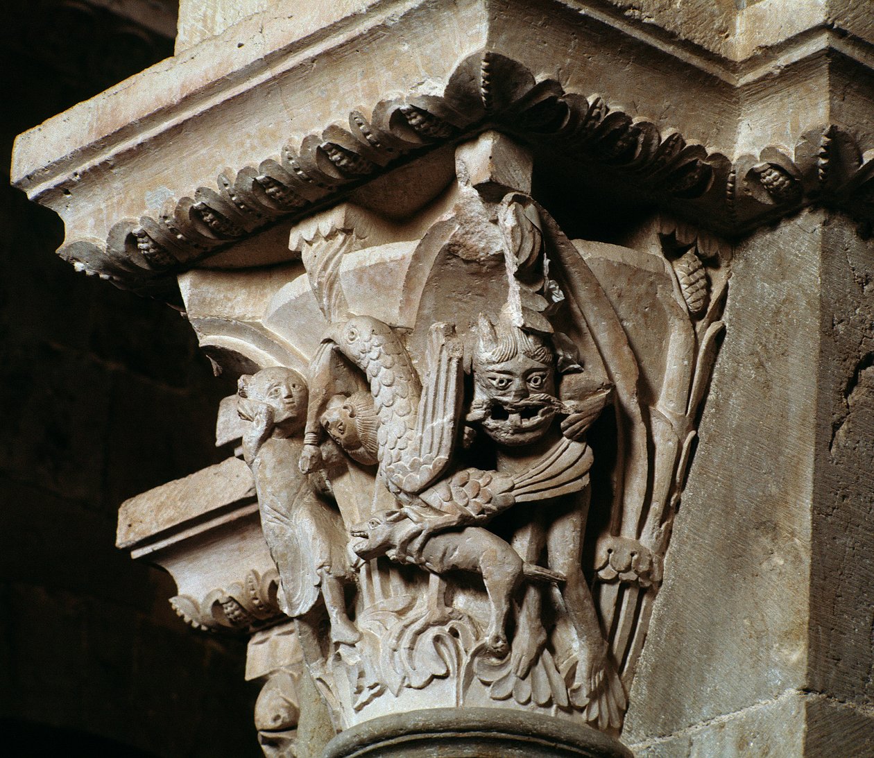 Ganymeden sieppaus (veistetty pääkaupunki) tekijältä Romanesque