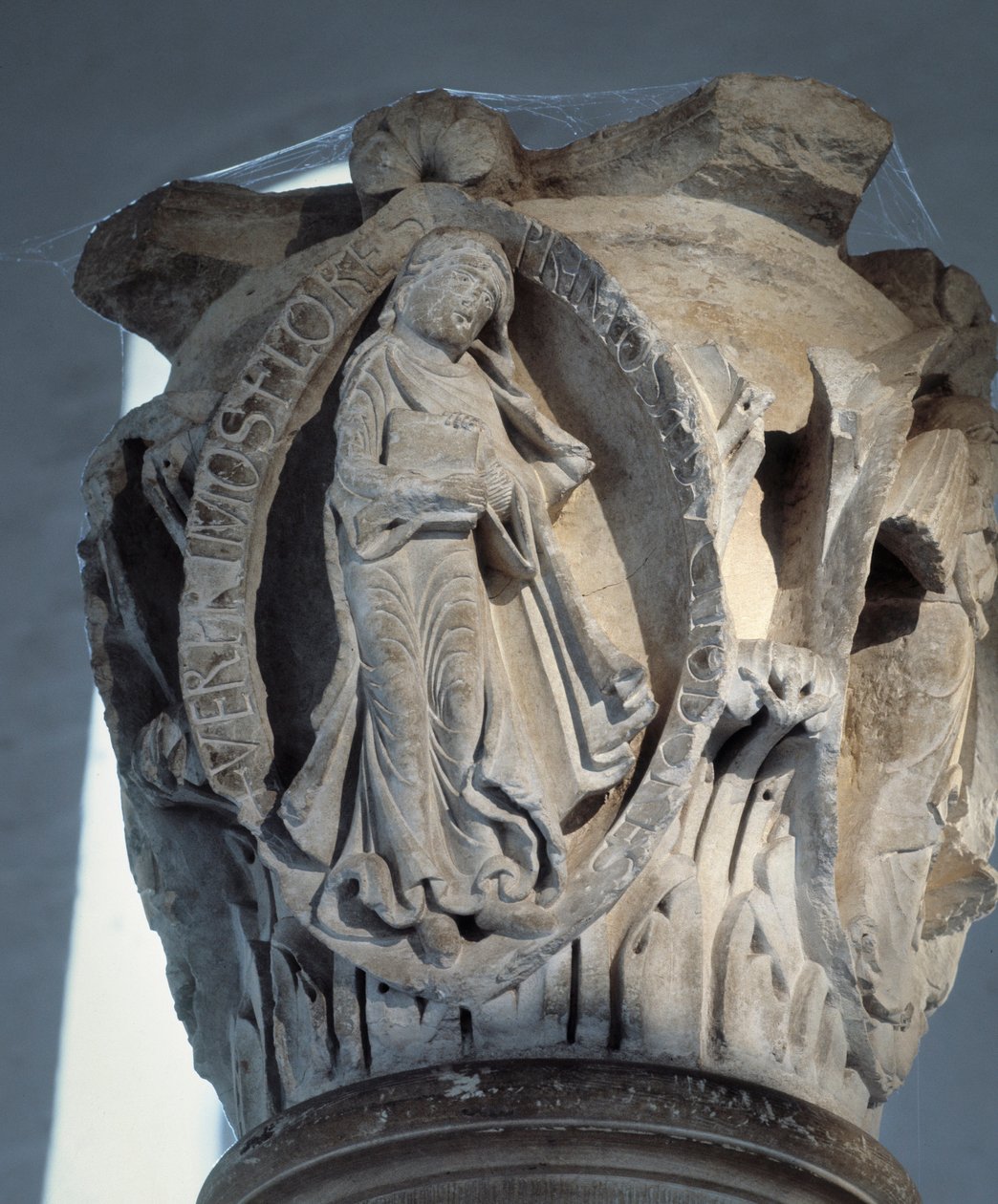 Kuoron pääkaupunki (veistos tekijältä Romanesque