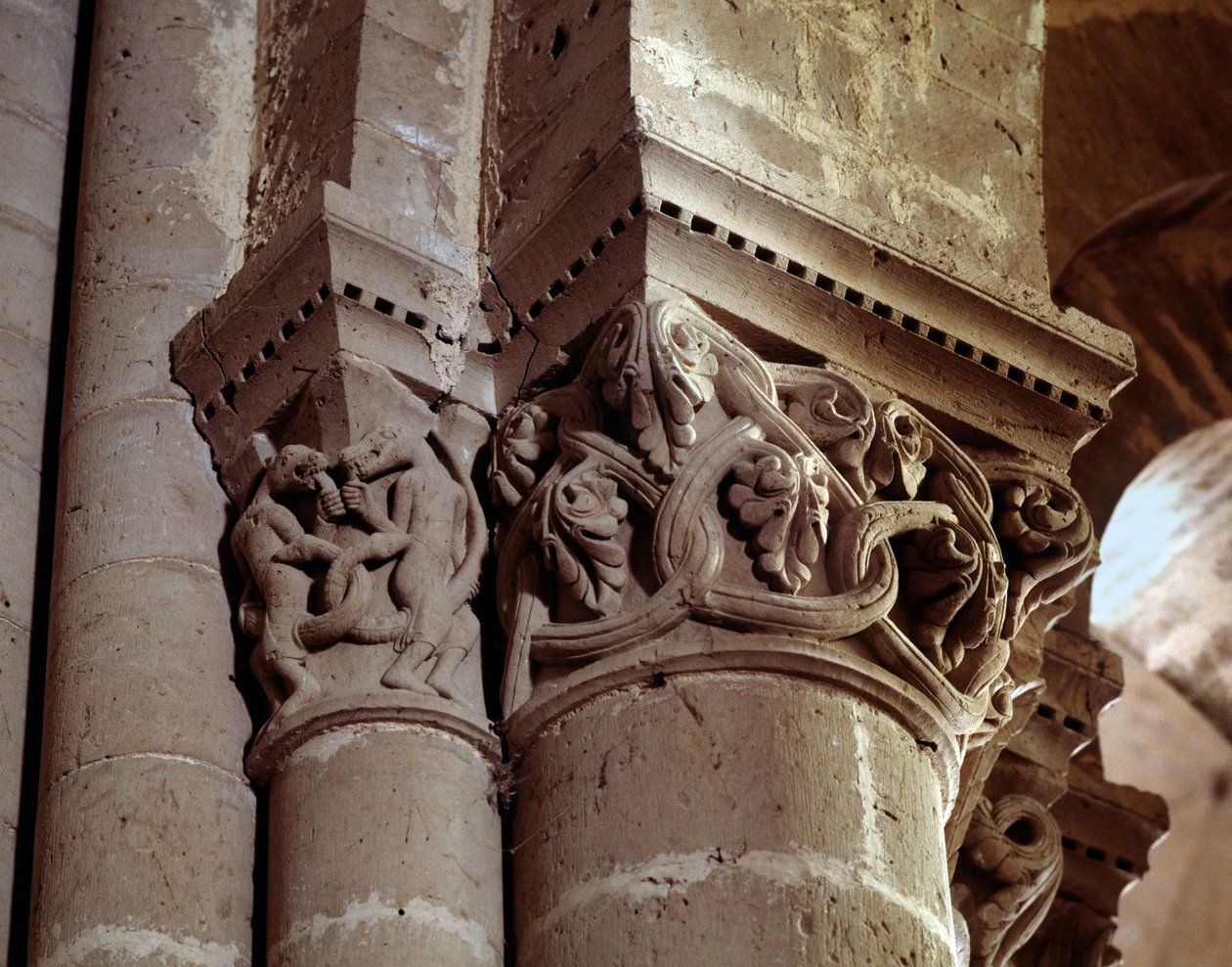Laivan veistetty pääkaupunki tekijältä Romanesque