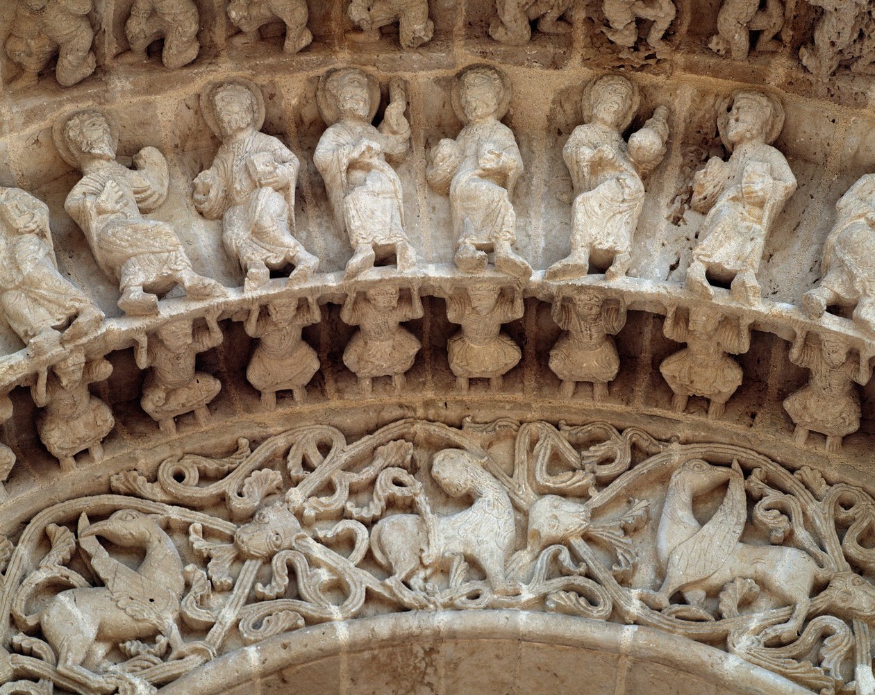 Yksityiskohta eteläportaalin veistoksia tekijältä Romanesque