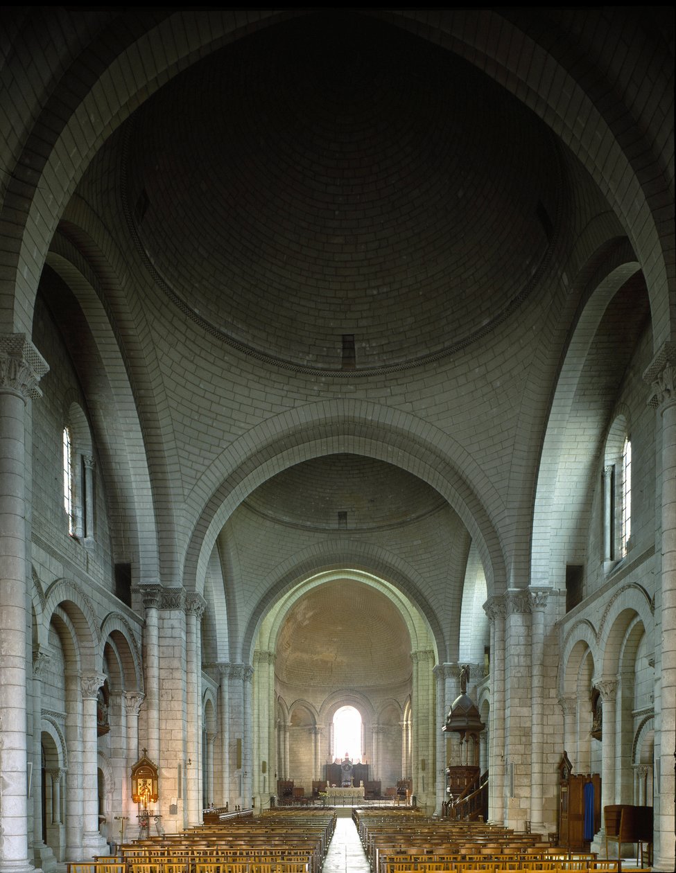 Sisäkuva Cathedrale Saint Pierre (Saint Pierre) tekijältä Romanesque