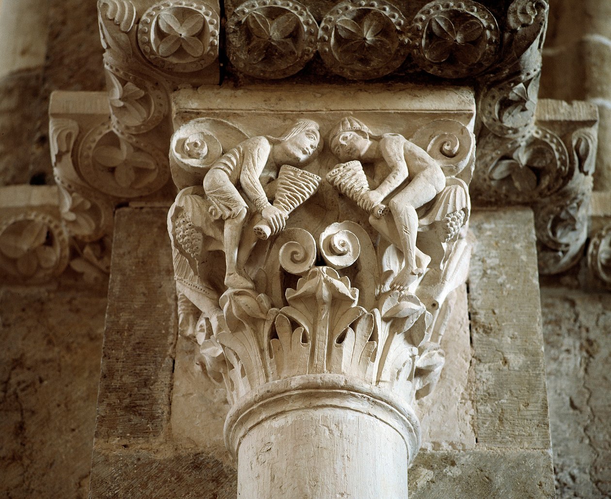 Tuulien esitys (veistetty pääkaupunki) tekijältä Romanesque