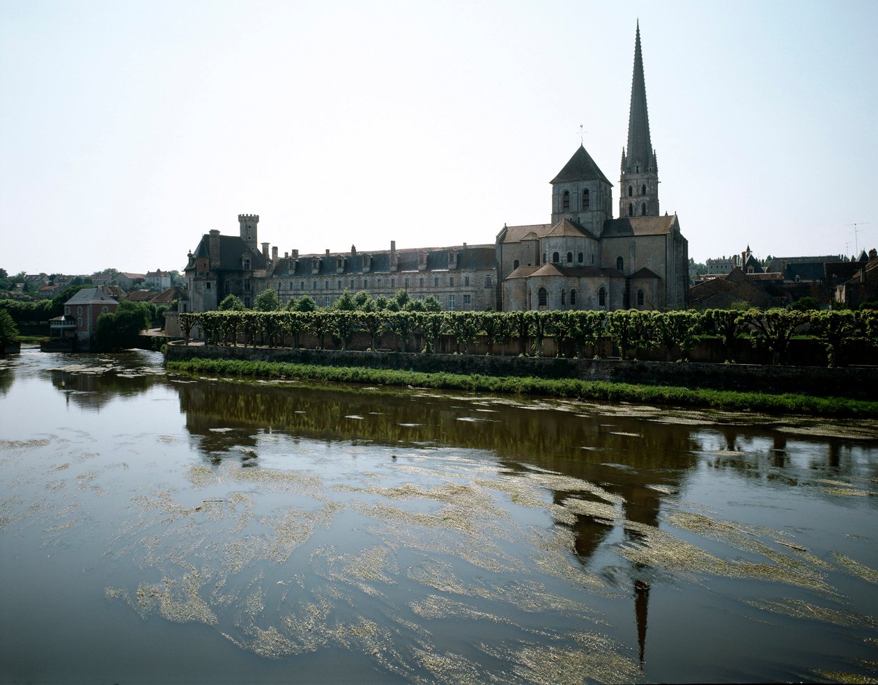 Romaaninen taide: näkymä Saint-Savin-sur-Gartempen (Saint Savin sur Gartempen) luostarille, joka perustettiin 1000-luvulla. Saint Savin, Wien tekijältä Romanesque