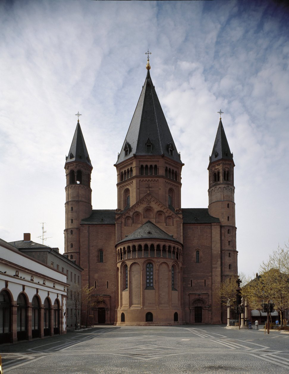 Romaaninen taide: näkymä Saint Martinin katedraalille, joka rakennettiin 10. ja 1100-luvuilla. Mainz, Saksa tekijältä Romanesque